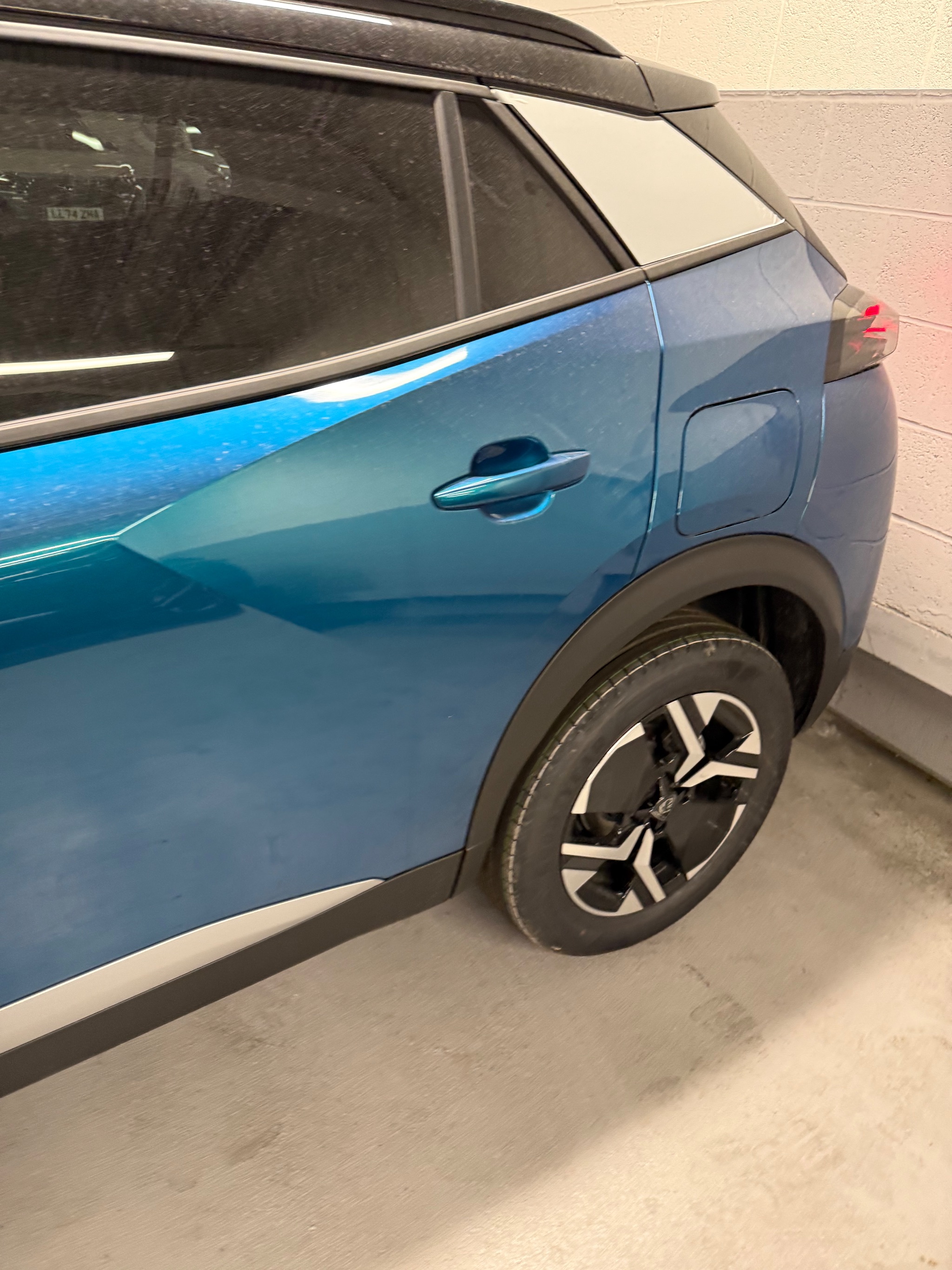 Boot hoist transfer kit fitted to a Peugeot 2008