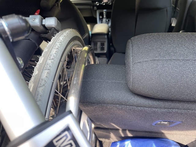 Four-way boot hoist fitted in the rear luggage compartment of a Honda HR-V