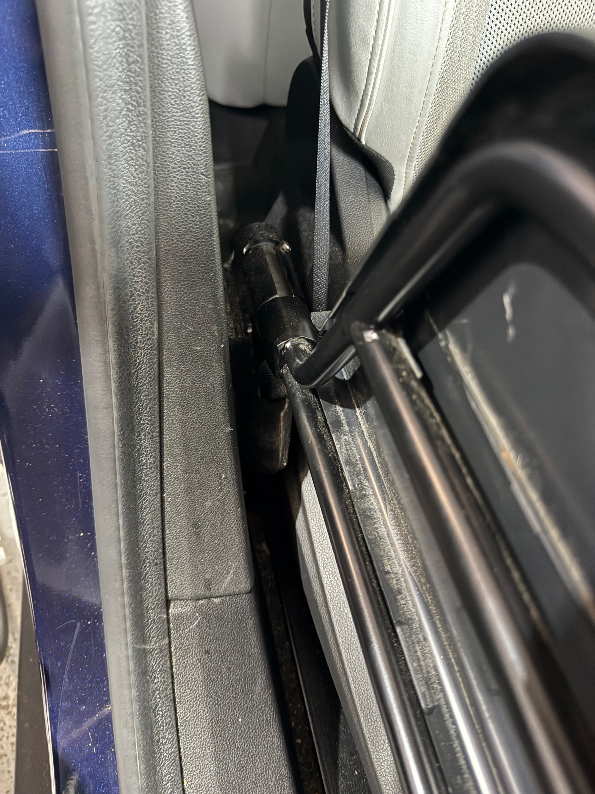 Secured switch connector on the Veigel hand control system