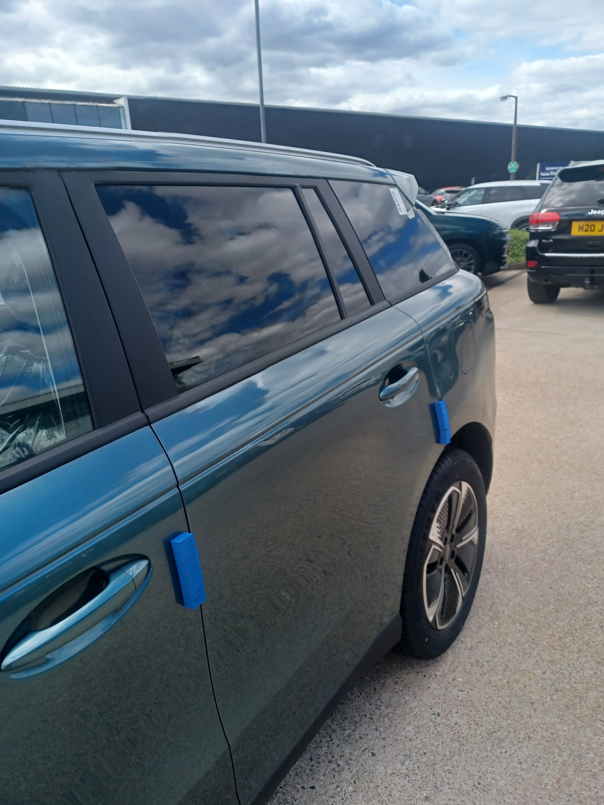Push/pull hand controls fitted to a Jaecoo 5 at Heathrow