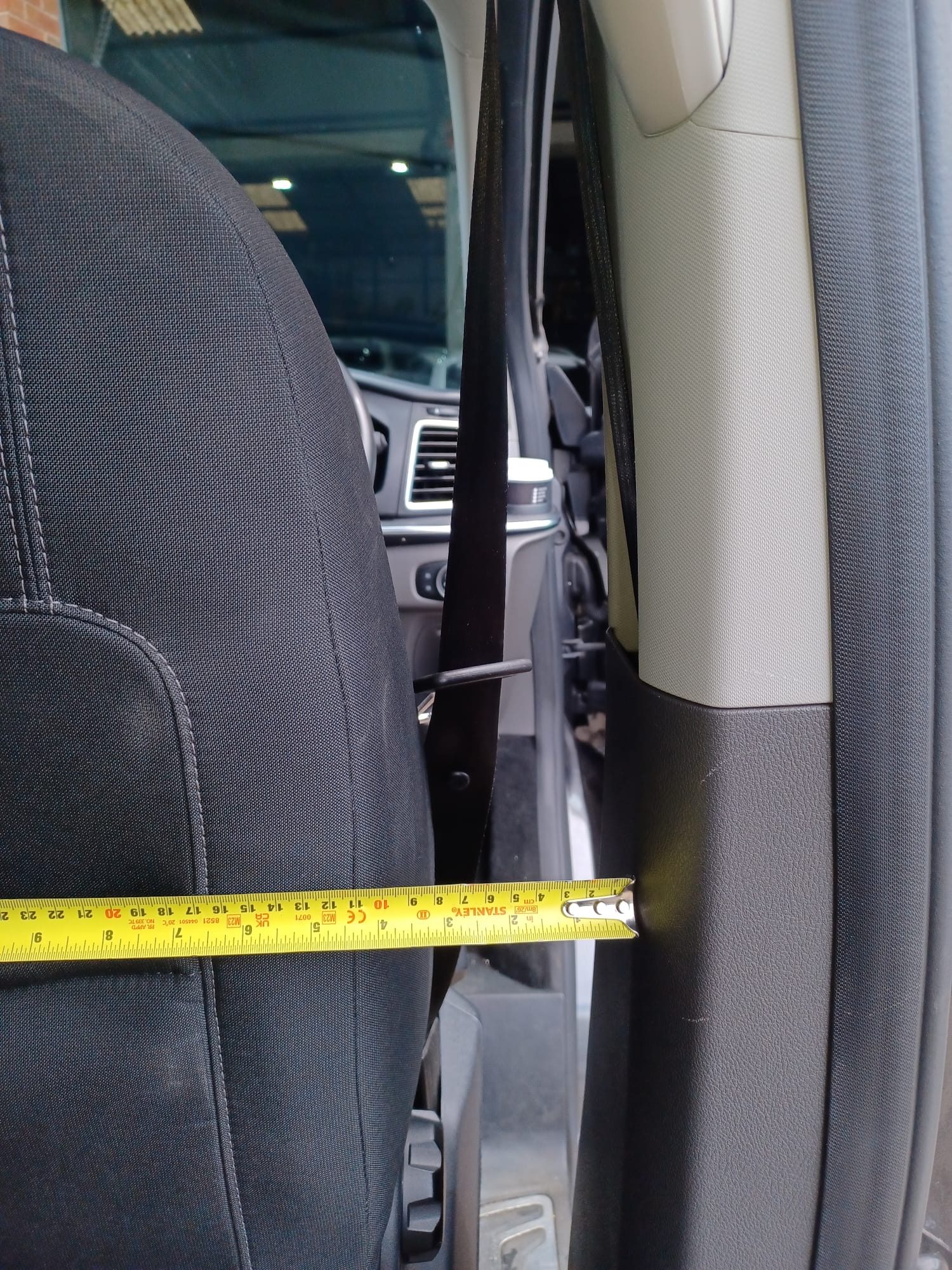 Clear protective partition barrier in Ford Tourneo Custom interior