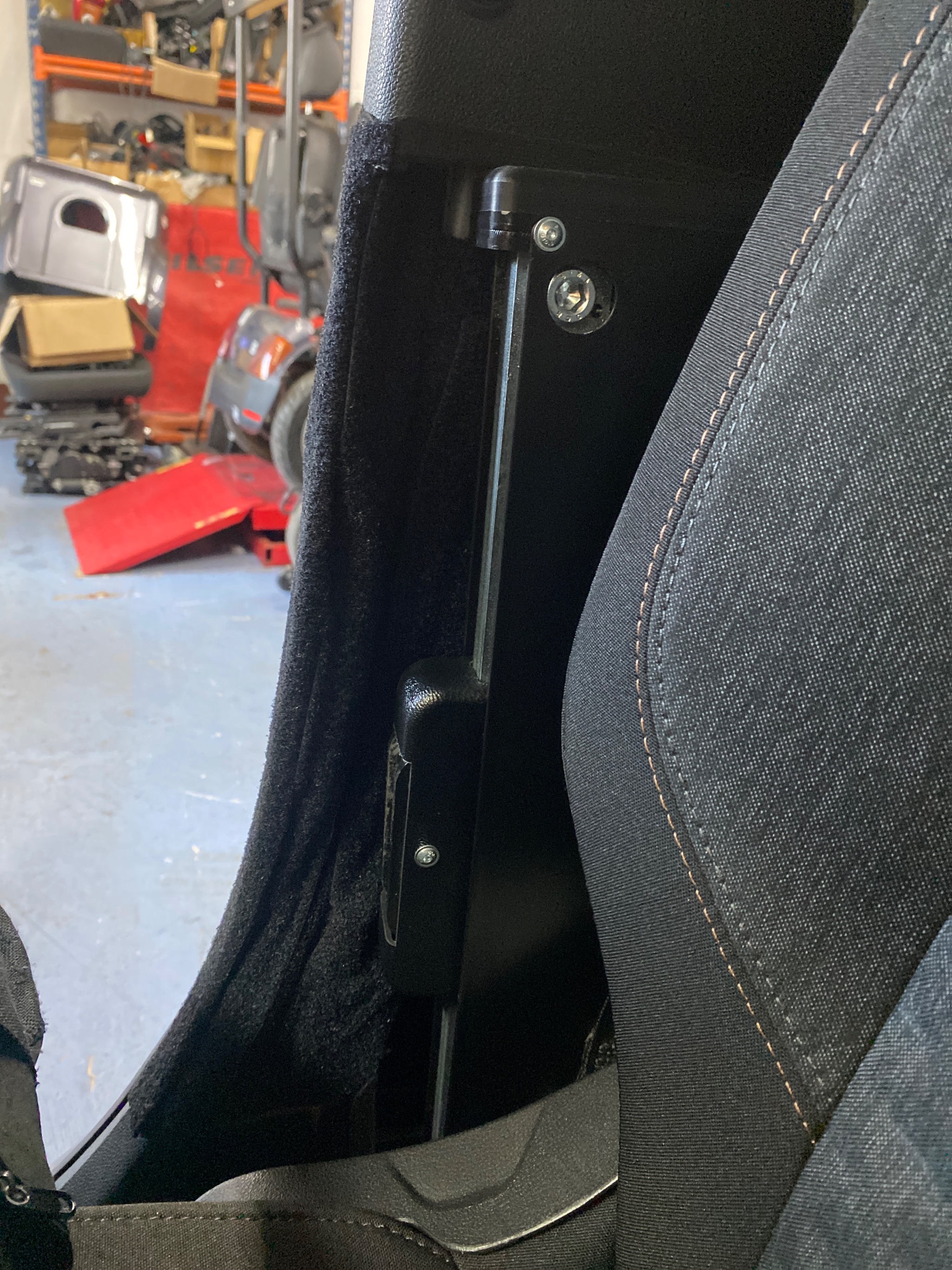 Electric transfer plate fitted to Peugeot Rifter EV