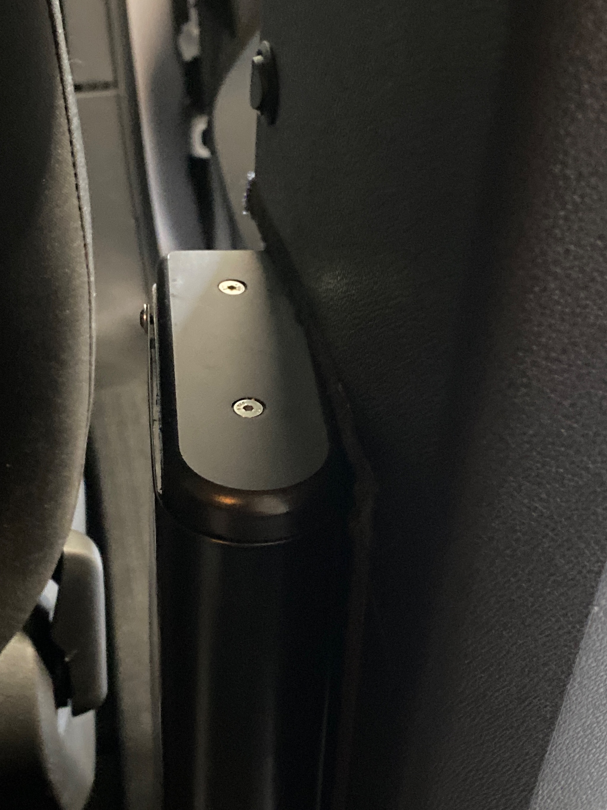Electric transfer plate fitted to Peugeot Rifter EV