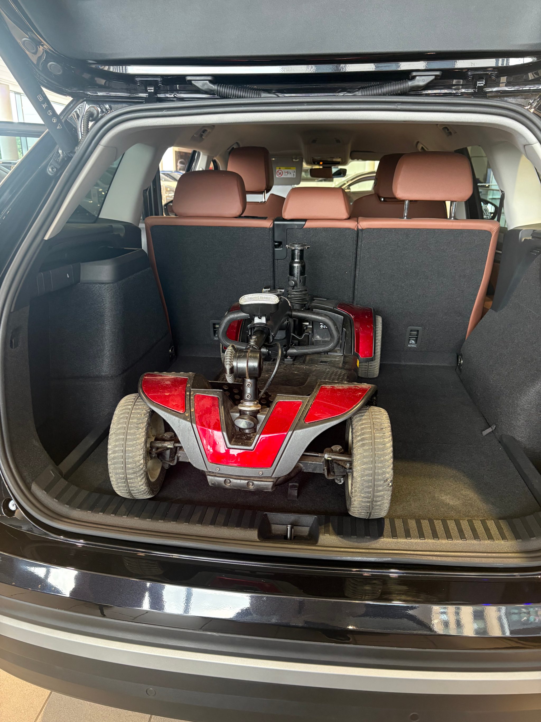 Autochair 80kg 4-way boot hoist fitted inside a Skoda Kodiaq