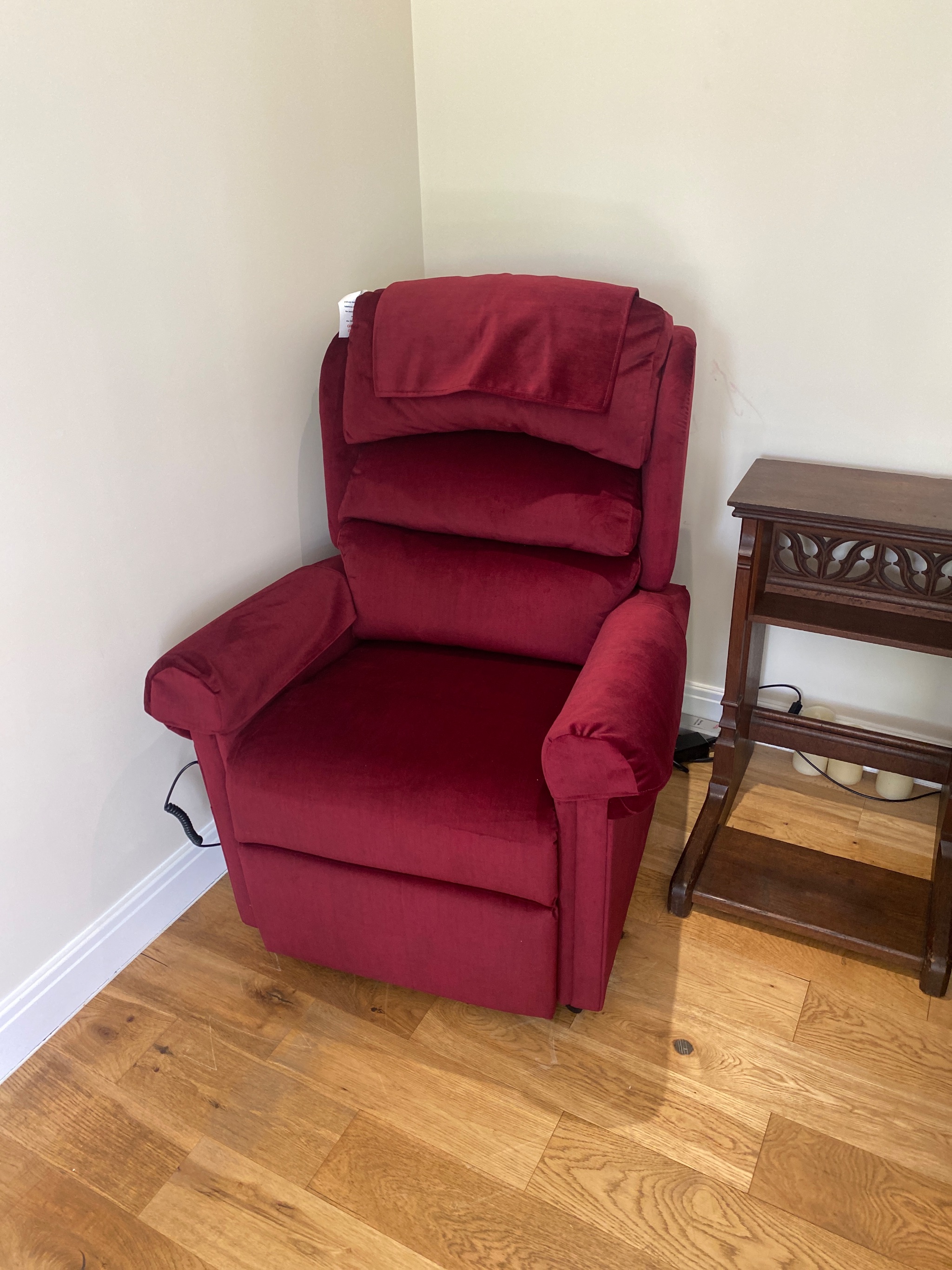 Close up of the comfortable waterfall back design on the riser recliner