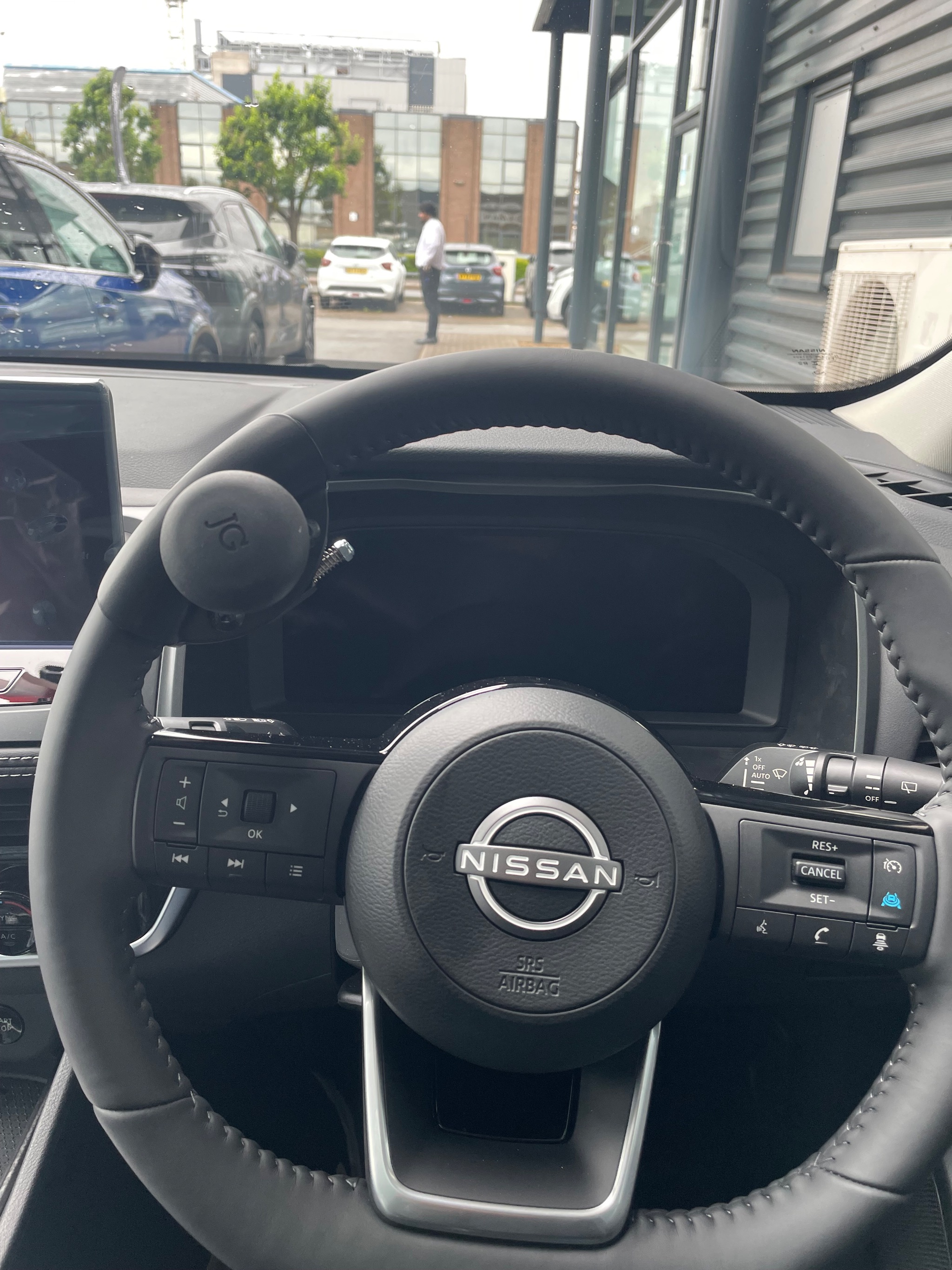 Quick-release steering wheel ball fitted to a Nissan Qashqai steering wheel