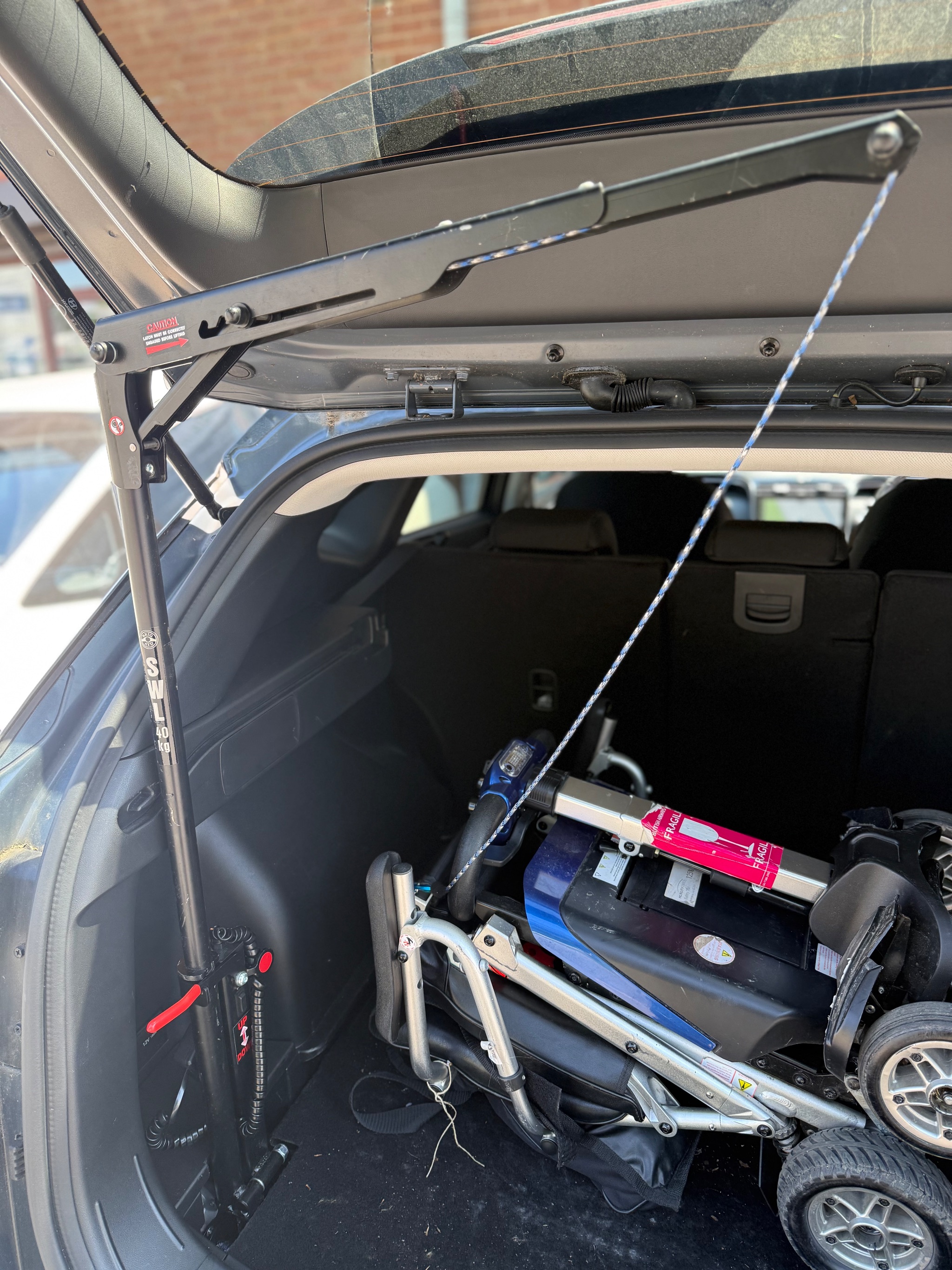 Jammed boot hoist repaired at our Heathrow branch