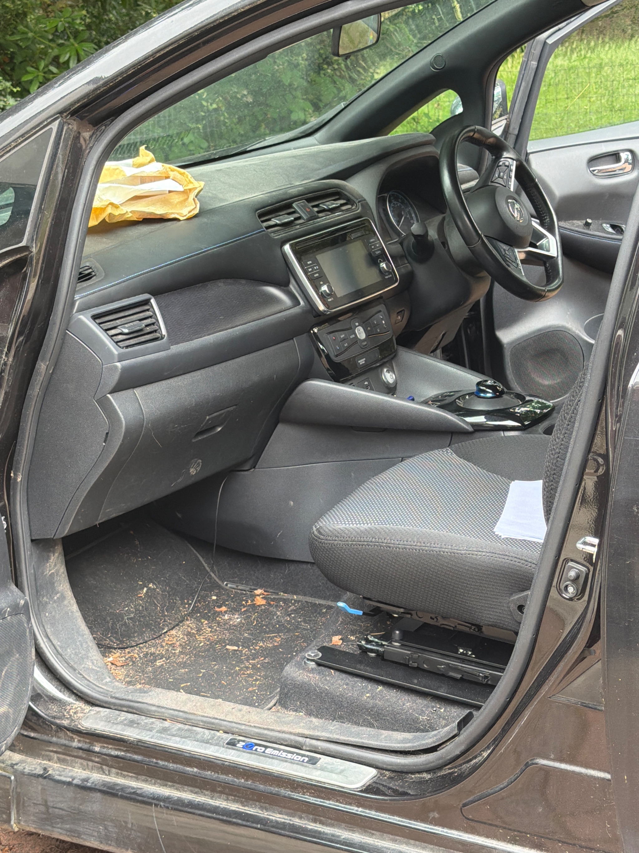 Elap manual swivel seat fitted to a Nissan Leaf