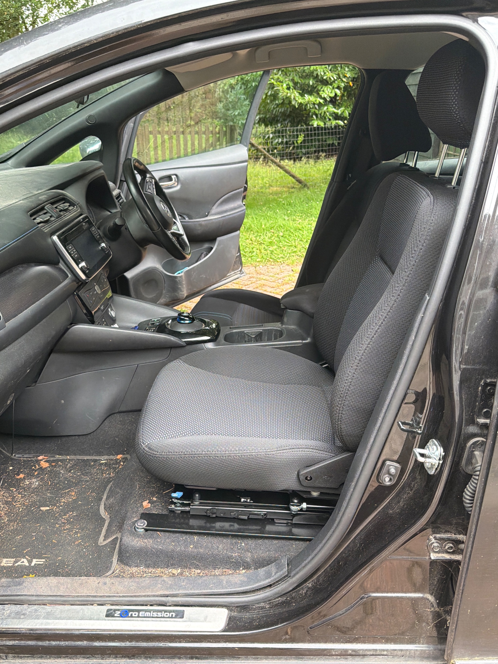 Elap manual swivel seat installed in the front passenger side of a Nissan Leaf