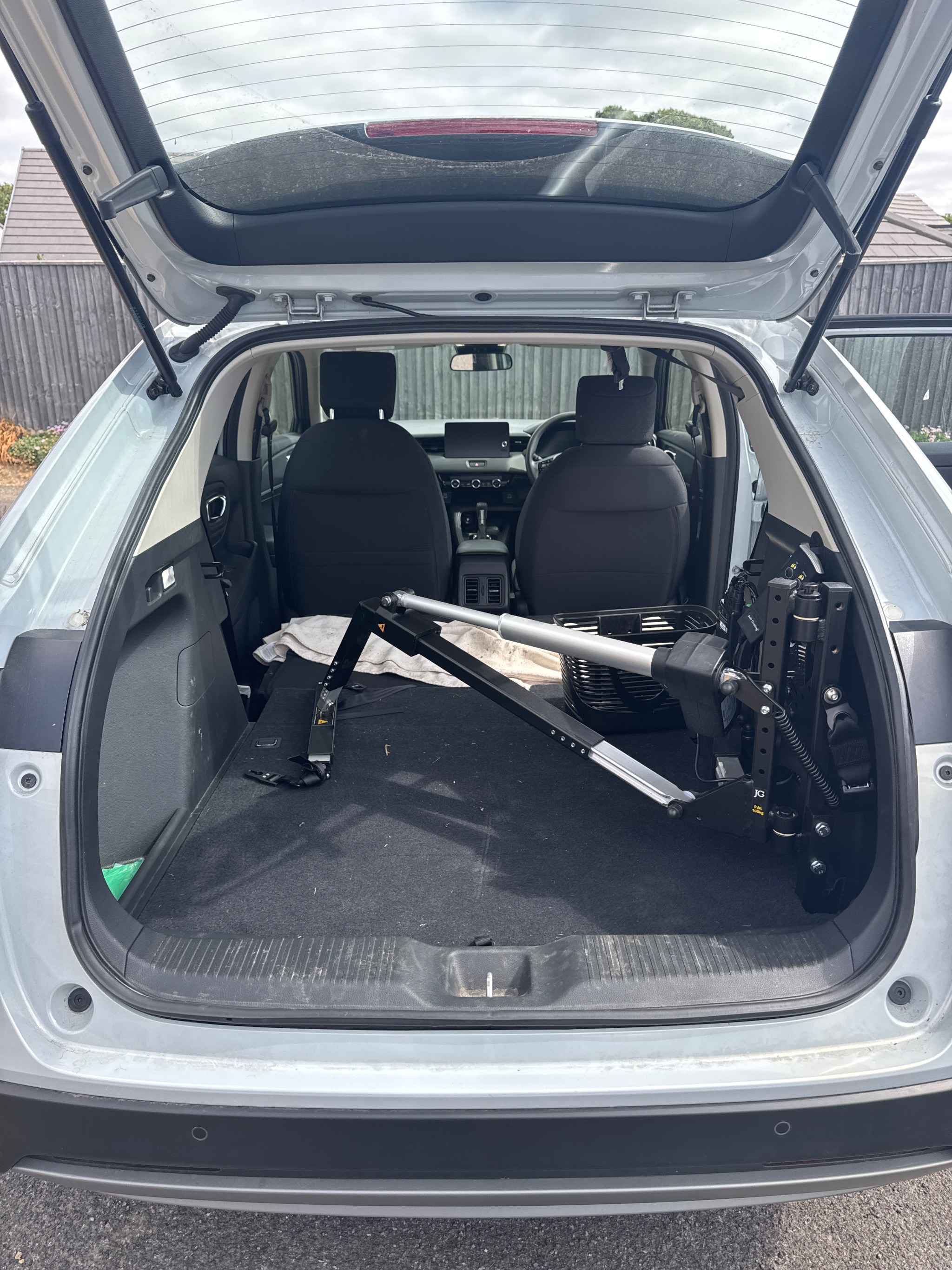 Jeff Gosling 100kg four-way boot hoist installed in a Honda HR-V