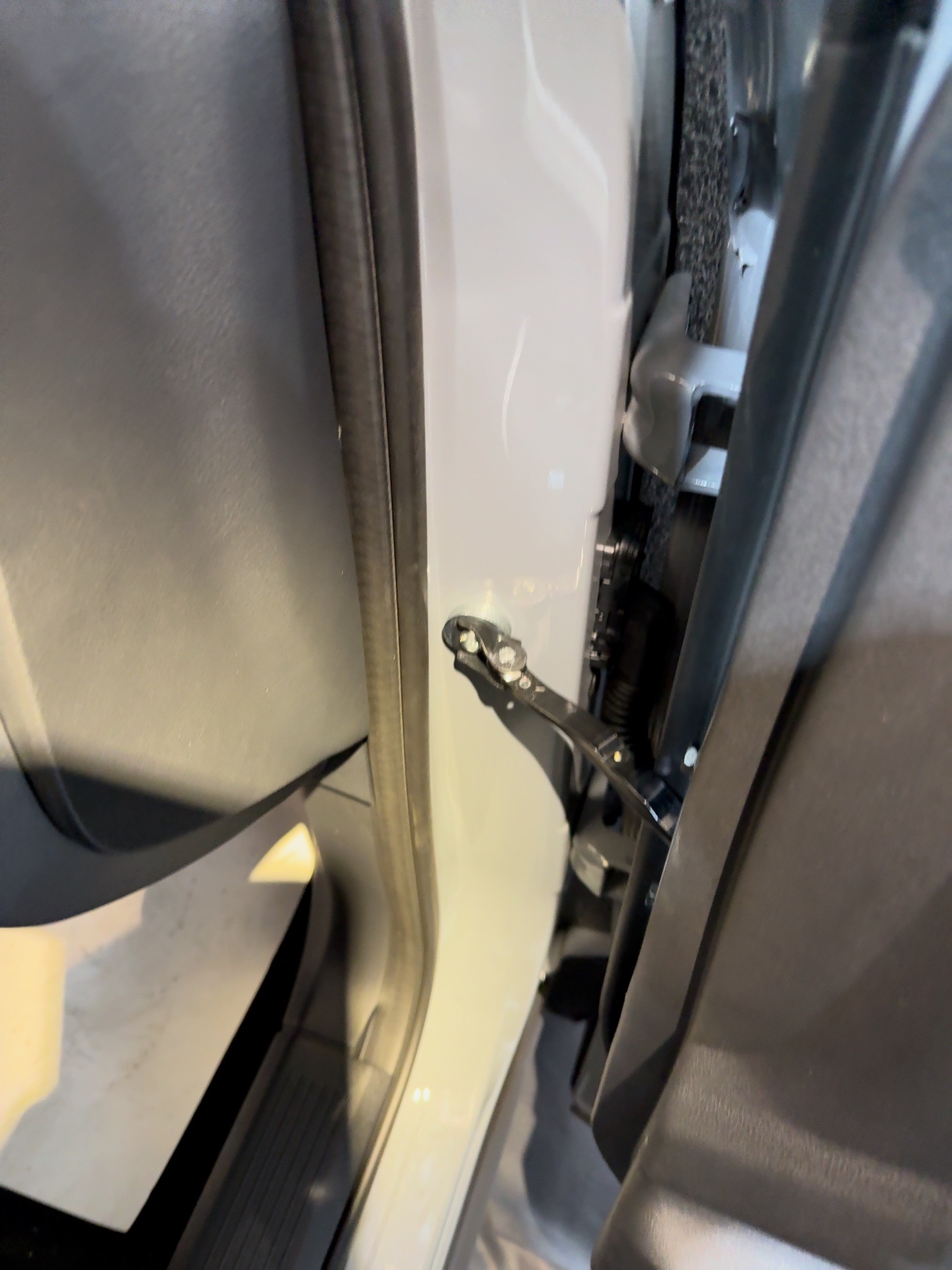 Quick release steering ball fitted to steering wheel