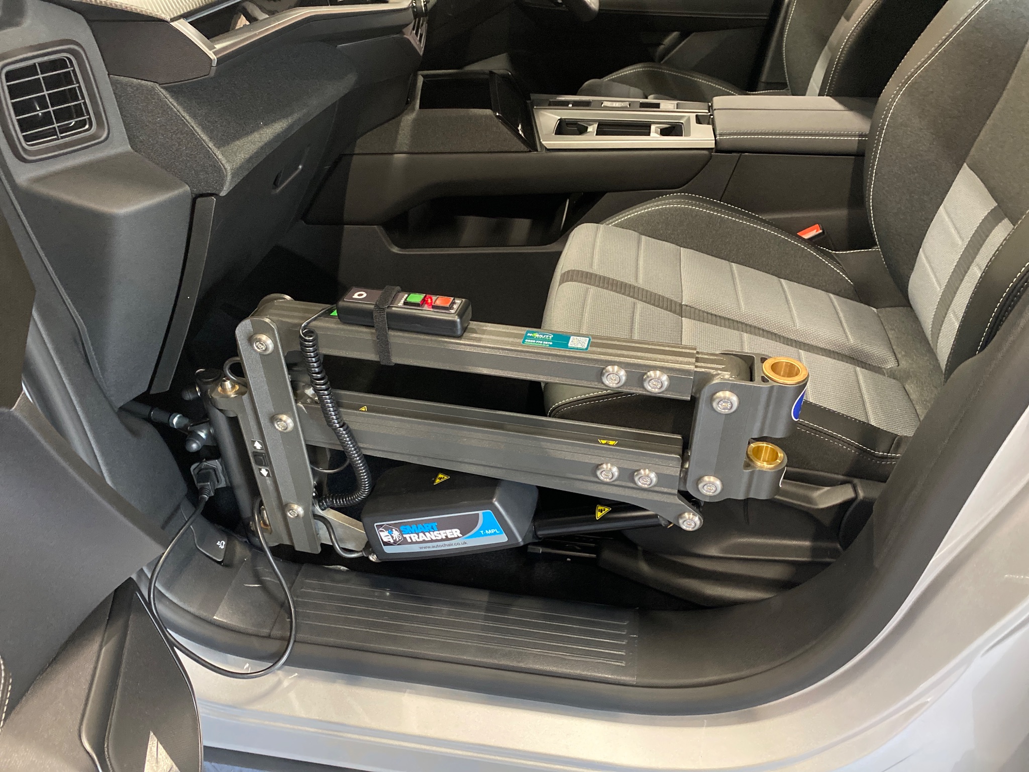 Autochair person lift fitted to a Vauxhall Grandland