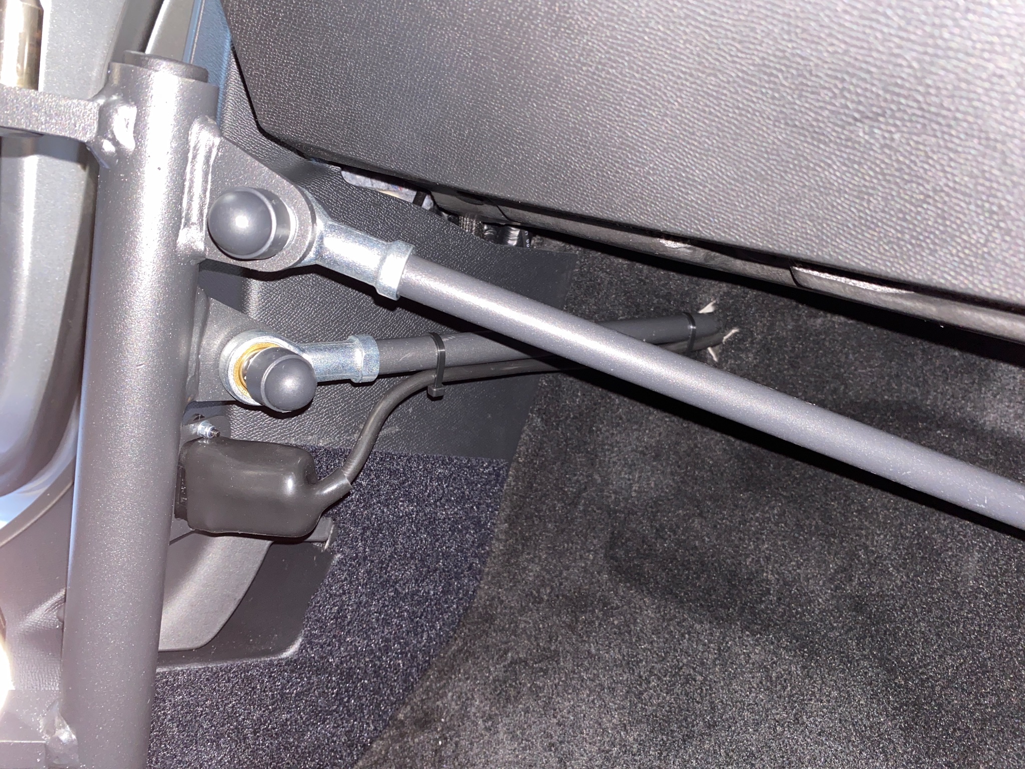 Autochair person lift fitted to a Vauxhall Grandland