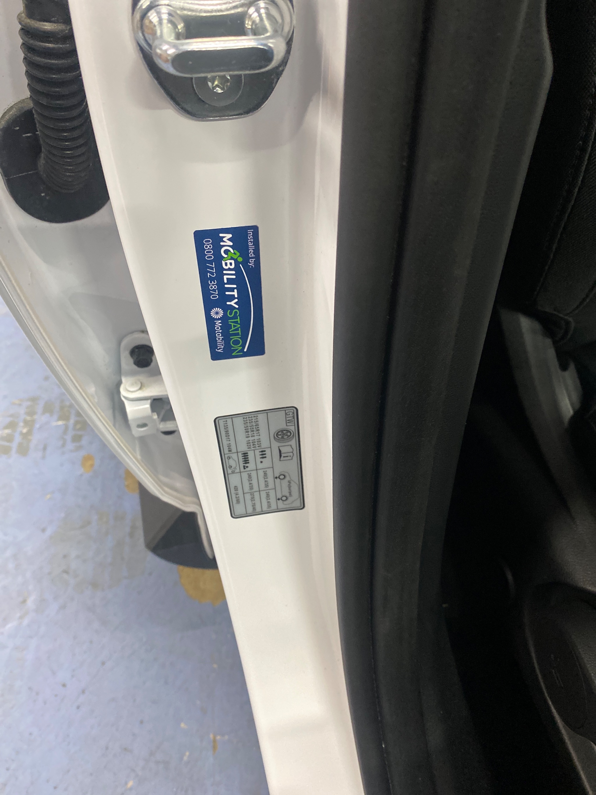 Lodgesons 7-way wireless controls fitted to a Hyundai Tucson