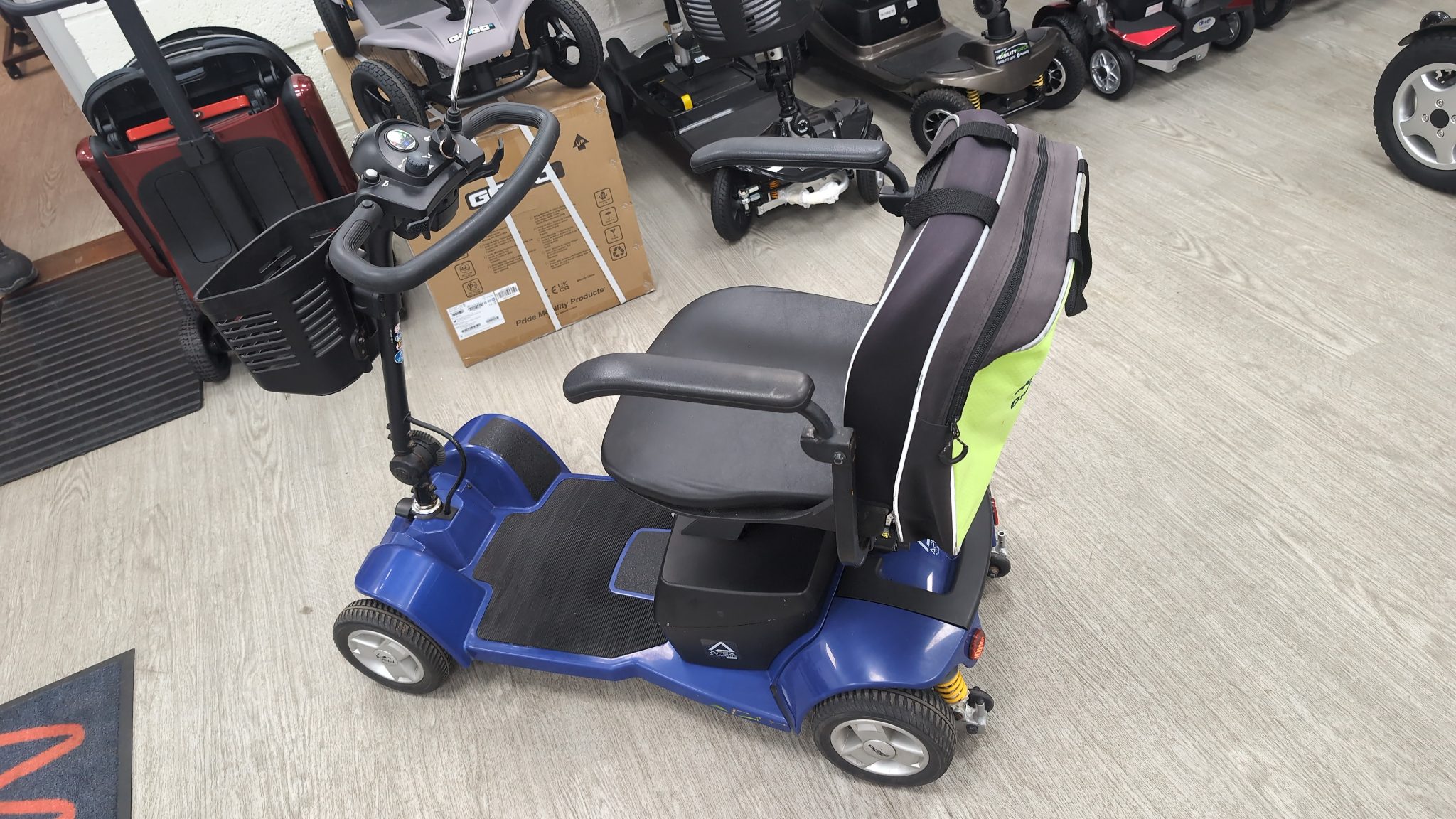 Demonstrating the quick-release disassembly mechanism on a boot scooter