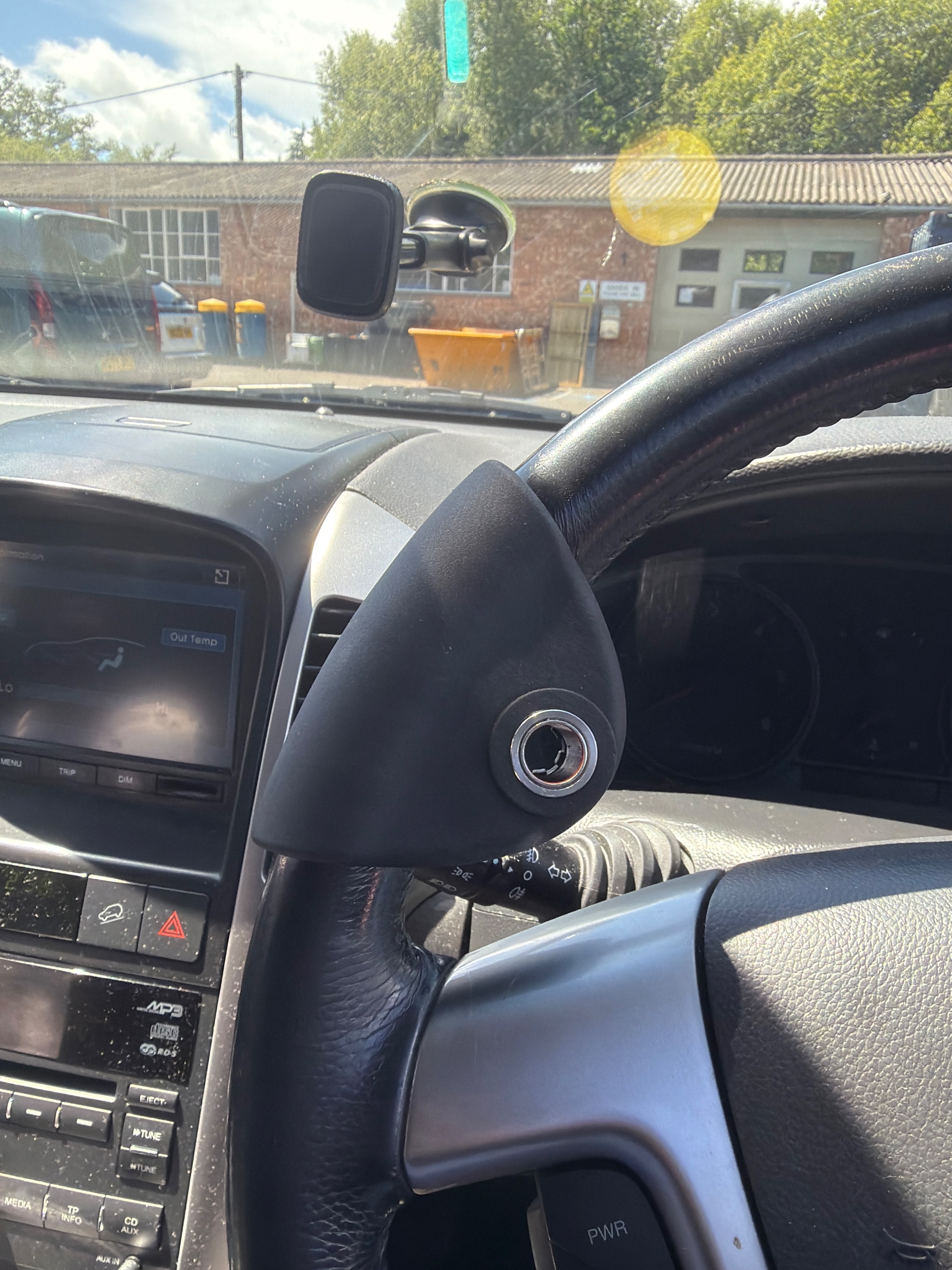 Lollipop grip attached to Chevrolet Captiva steering wheel