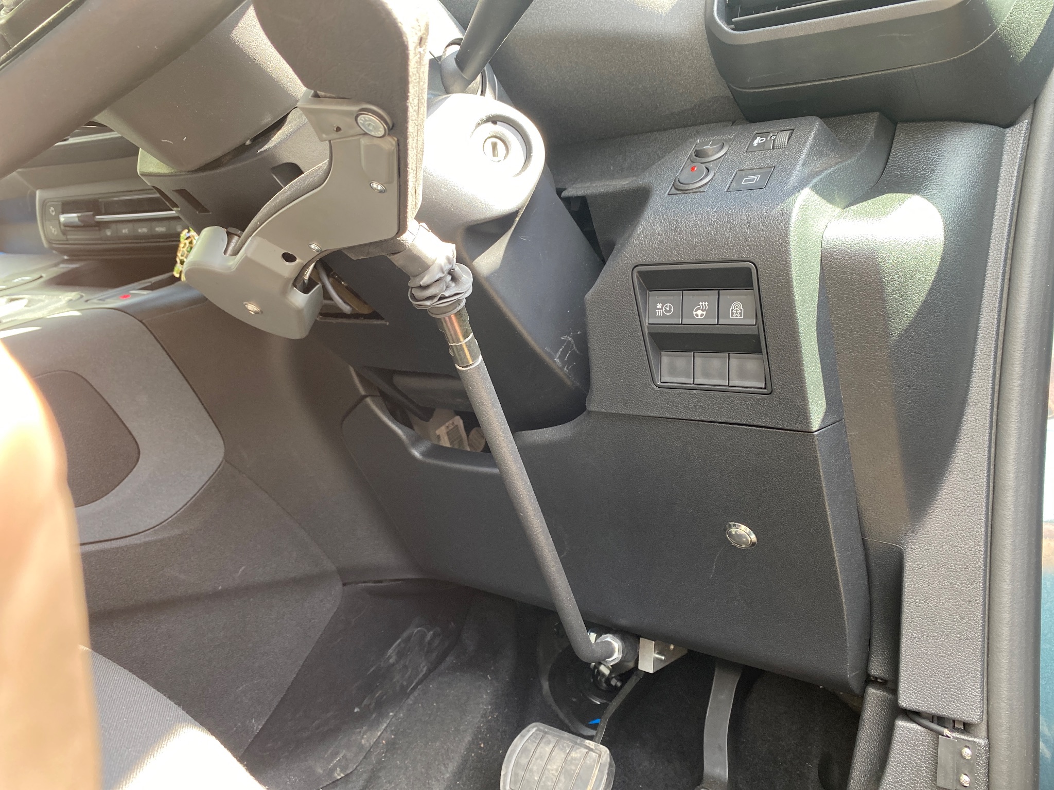 Inspecting the steering wheel accelerator ring control assembly