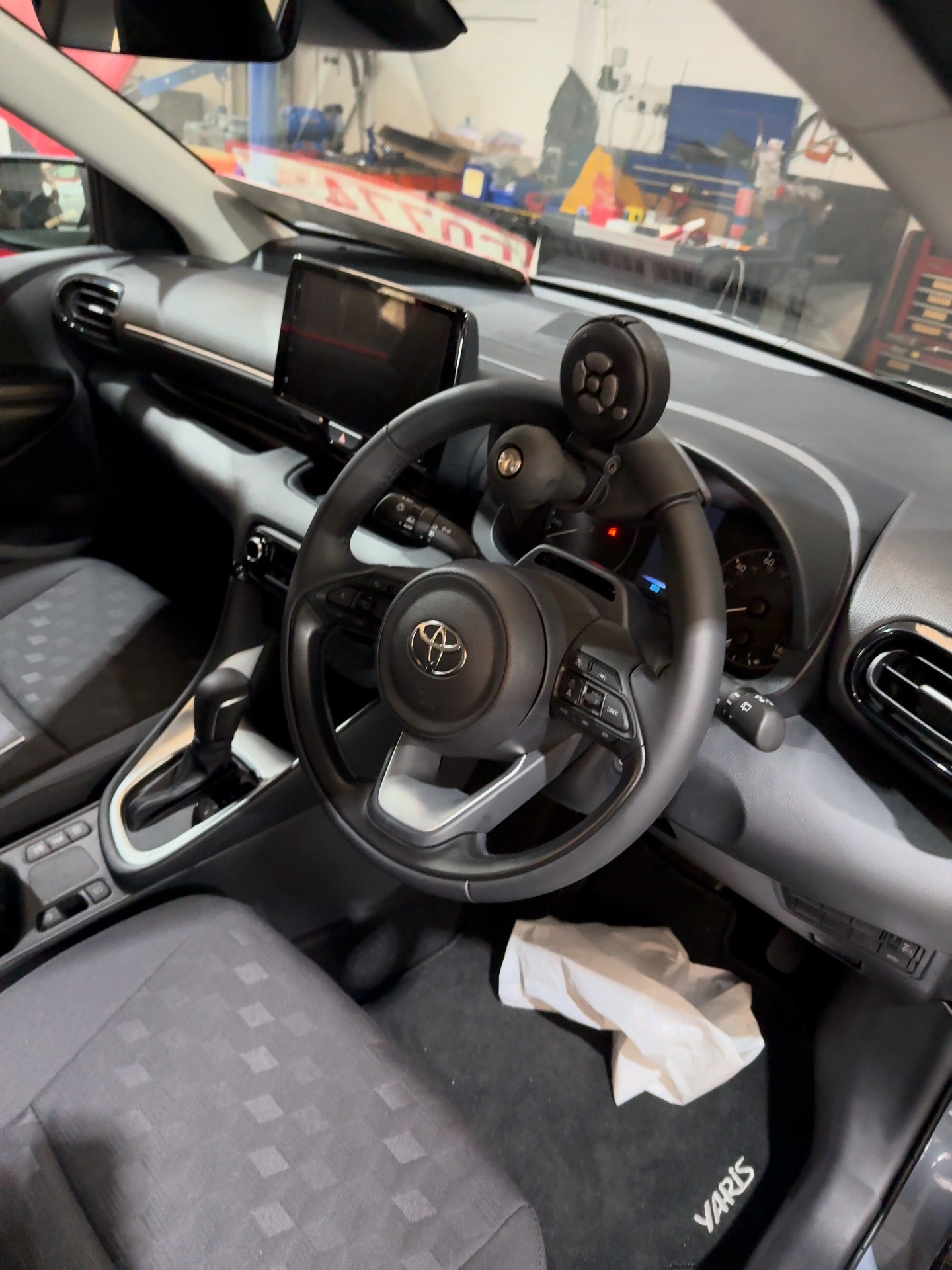 Lodgesons 7-way wireless secondary control keypad and steering ball on steering wheel