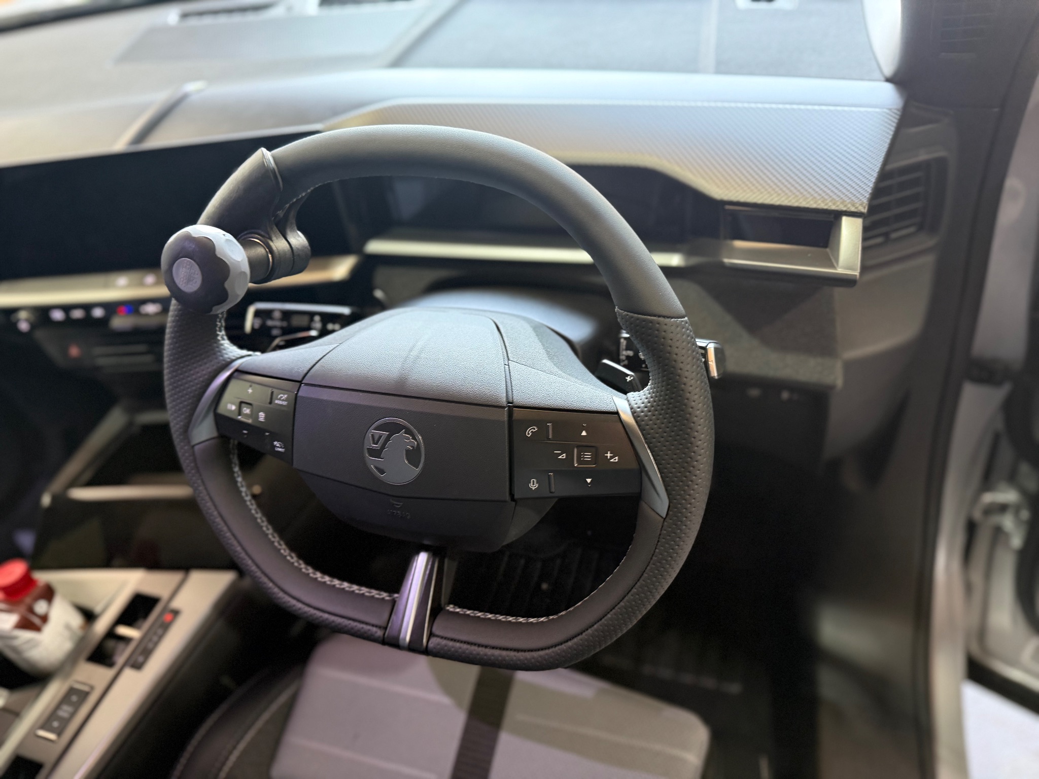 Steering ball and boot strap fitted to a Vauxhall Grandland