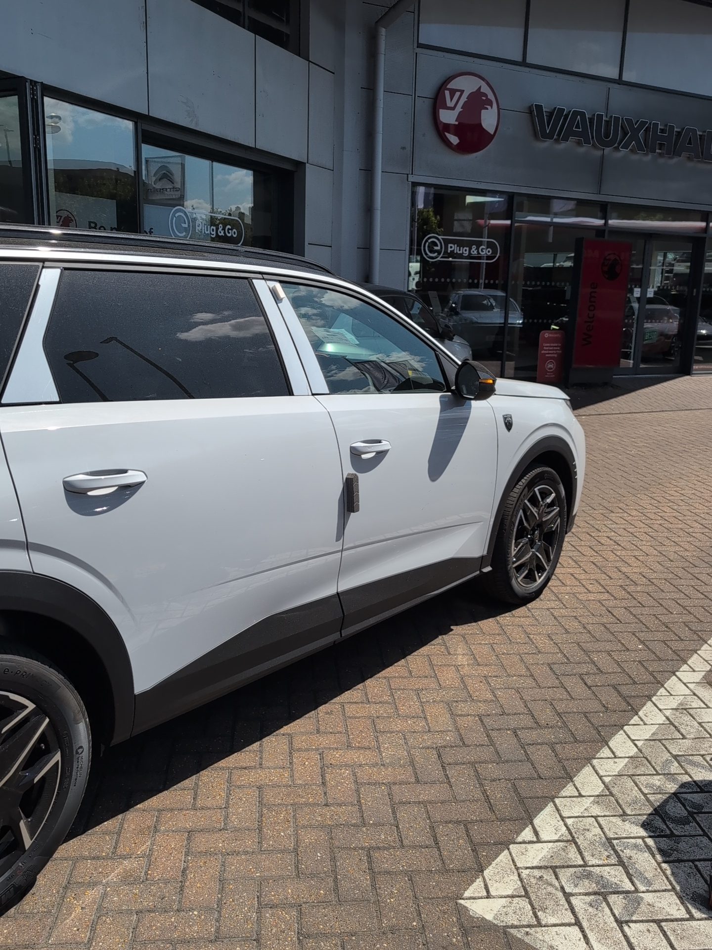 Manual transfer plate fitted to a Peugeot 5008 at Heathrow
