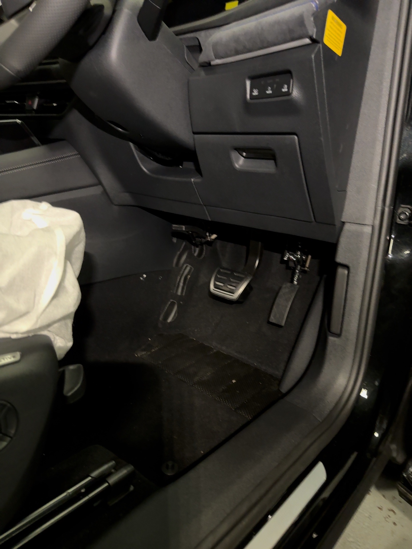 Twin flip left foot accelerator installed in a Volkswagen Tayron