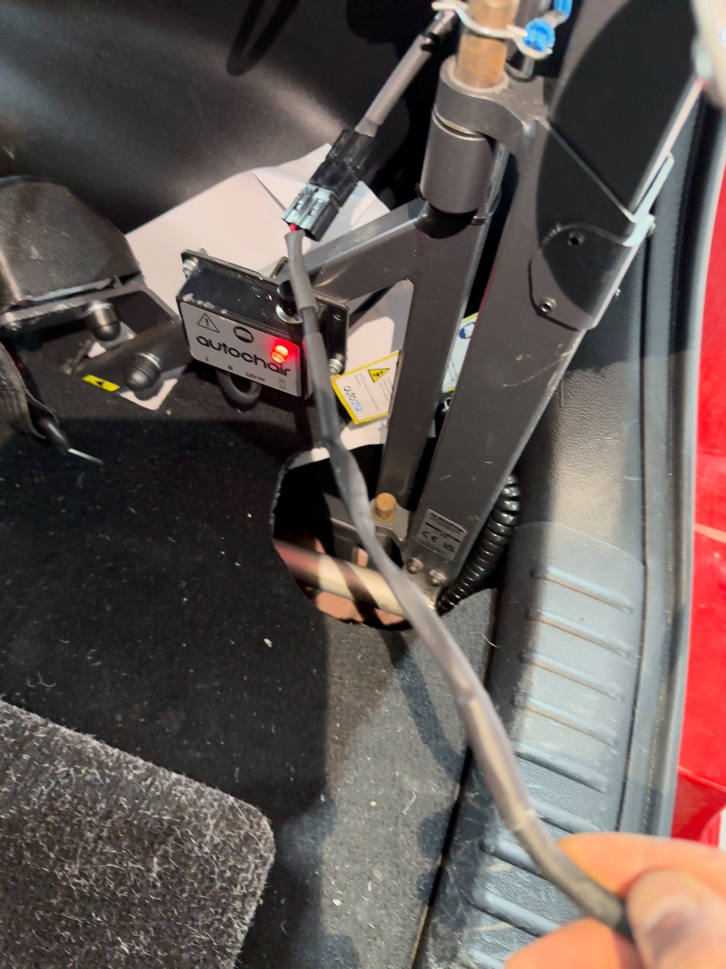 Boot hoist repair completed at our Heathrow branch