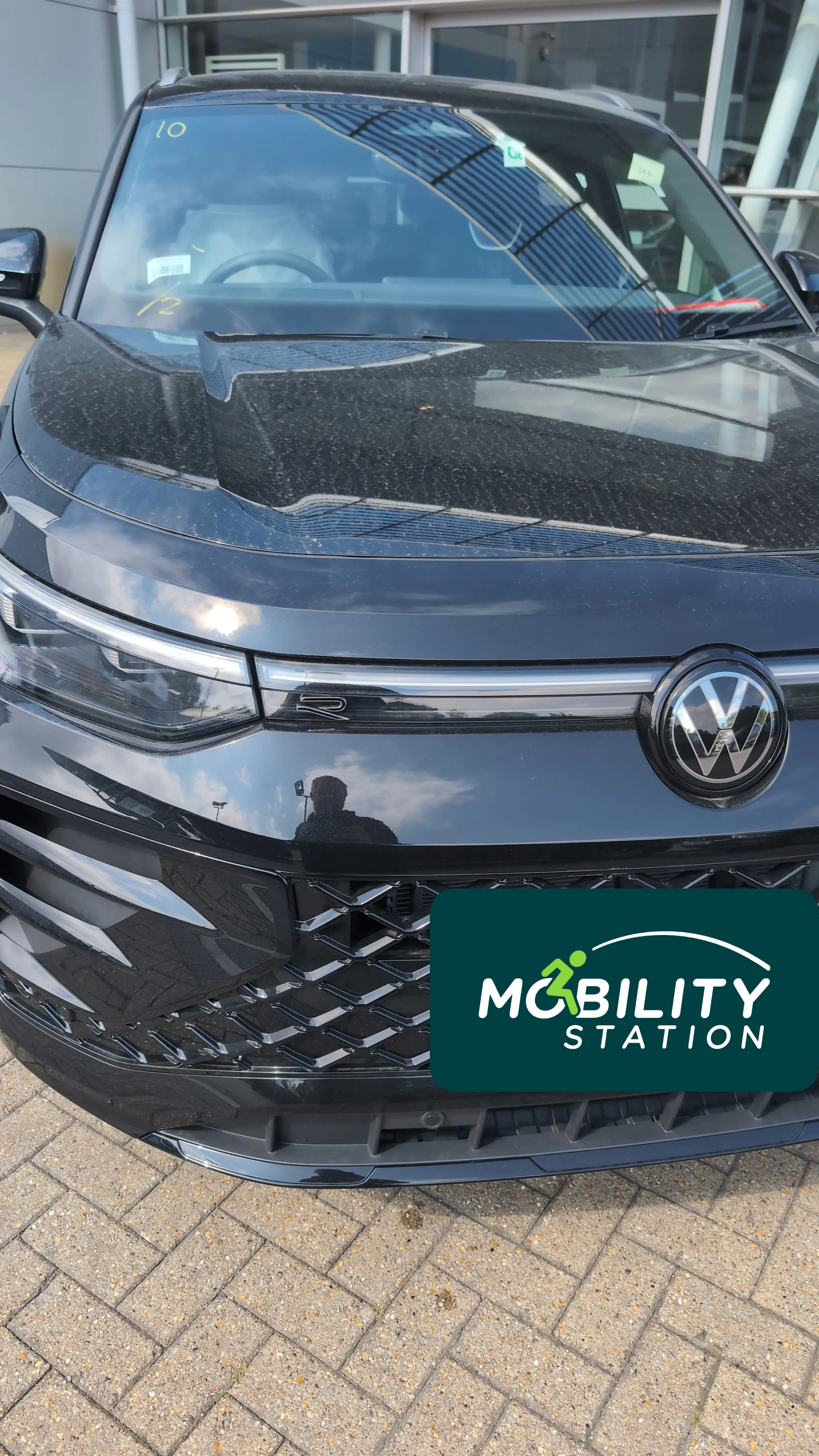 Twin flip left foot accelerator fitted to a Volkswagen Tayron