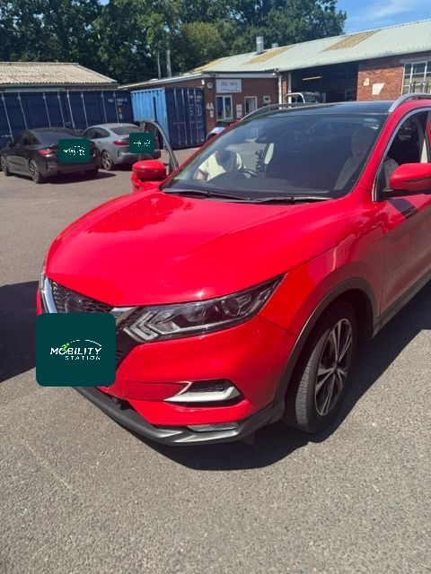 Jeff Gosling boot hoist fitted to a Nissan Qashqai in Ferndown