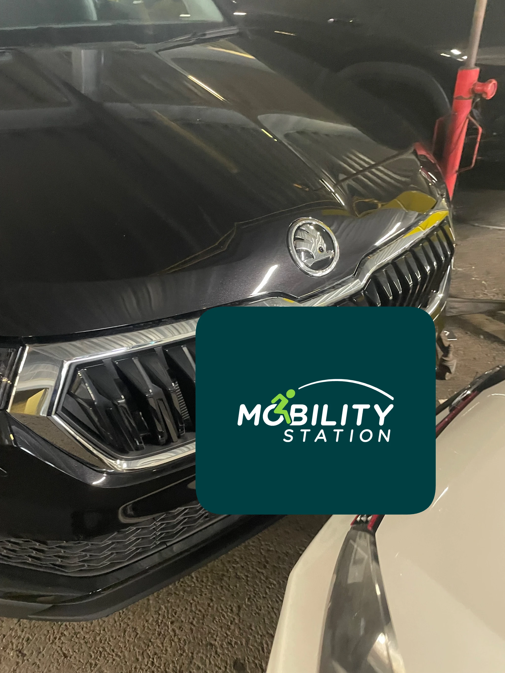 Boot hoist fitted to a Skoda Karoq by our Heathrow team