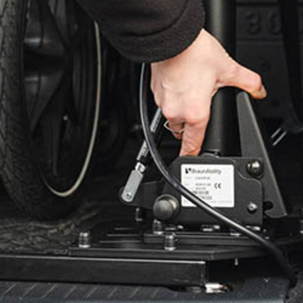BraunAbility Carolift 40 Boot Hoist 40kg thumbnail 5